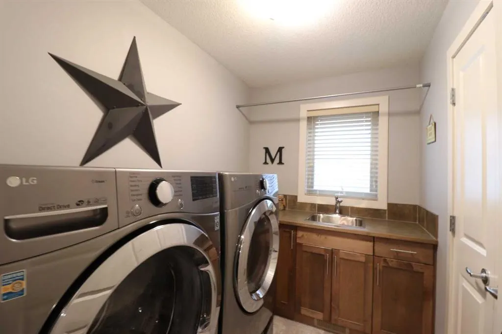 22 Riverview Crescent W