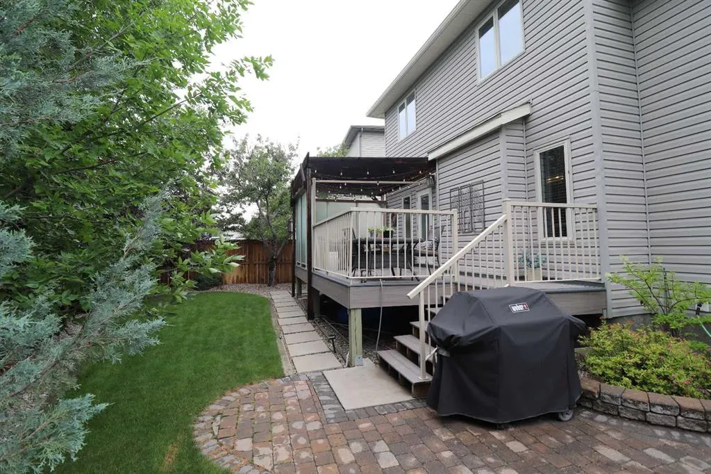22 Riverview Crescent W