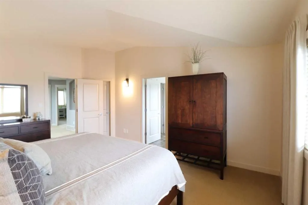 22 Riverview Crescent W