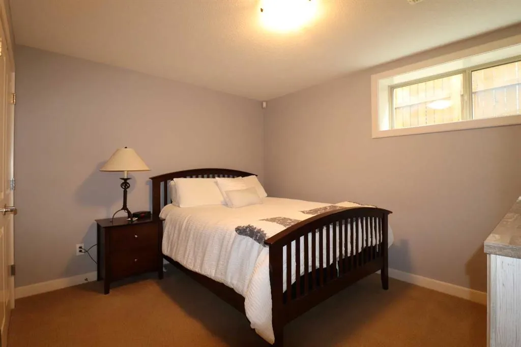 22 Riverview Crescent W