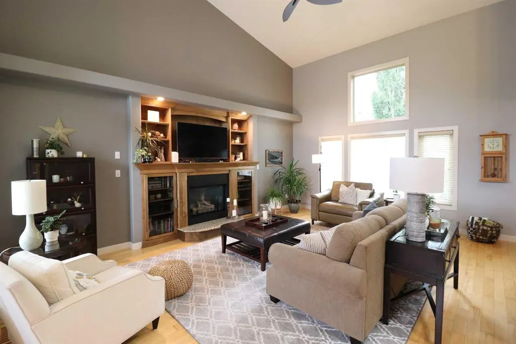 22 Riverview Crescent W