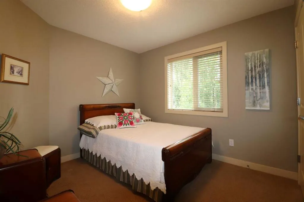 22 Riverview Crescent W