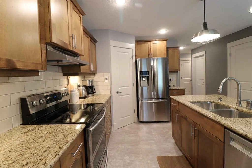 22 Riverview Crescent W