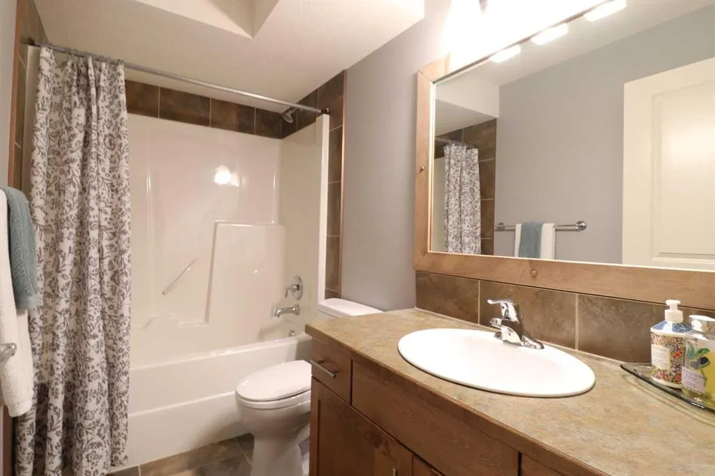22 Riverview Crescent W