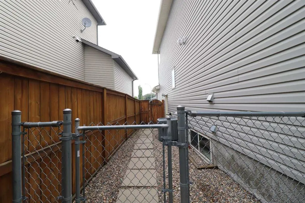 22 Riverview Crescent W