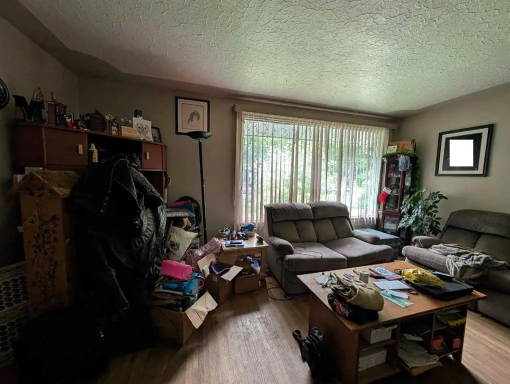 35 4 Avenue SE