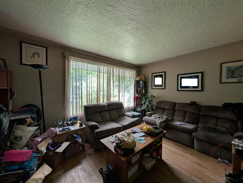 35 4 Avenue SE