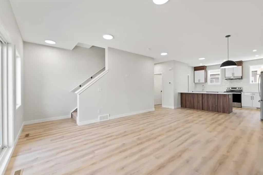 90 Corner Meadows Manor NE, #502