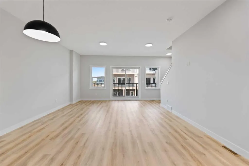 90 Corner Meadows Manor NE, #502