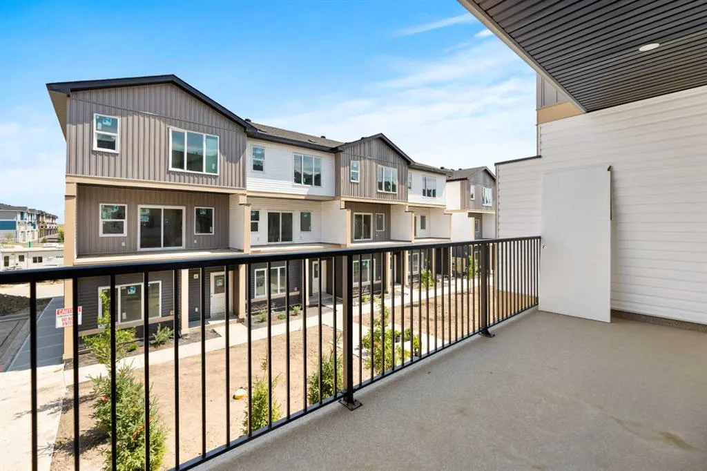 90 Corner Meadows Manor NE, #502