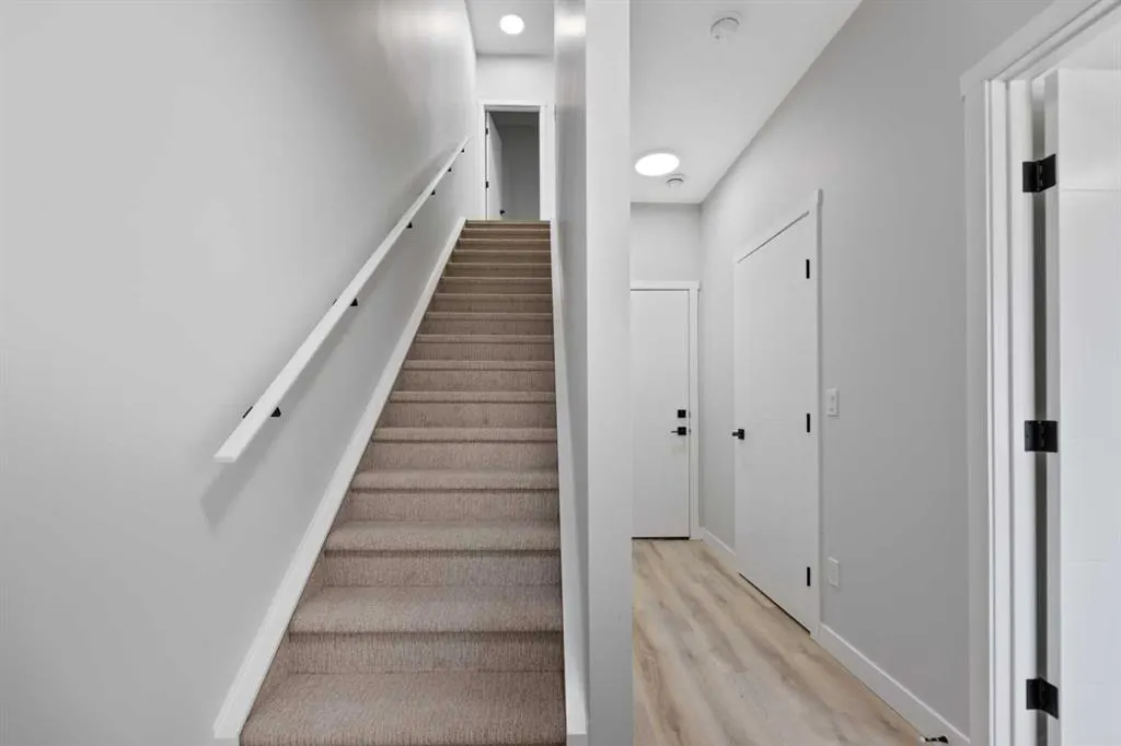 90 Corner Meadows Manor NE, #502
