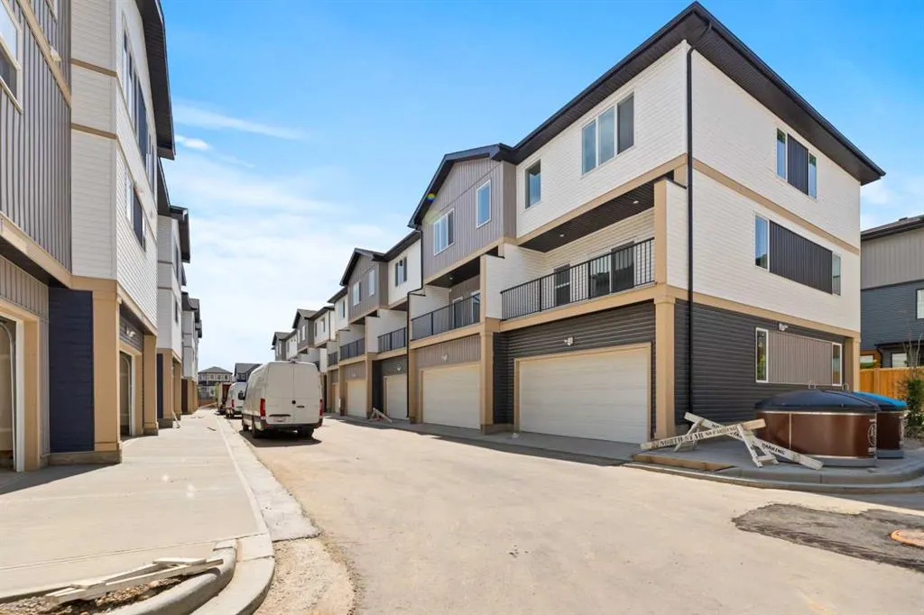 90 Corner Meadows Manor NE, #502