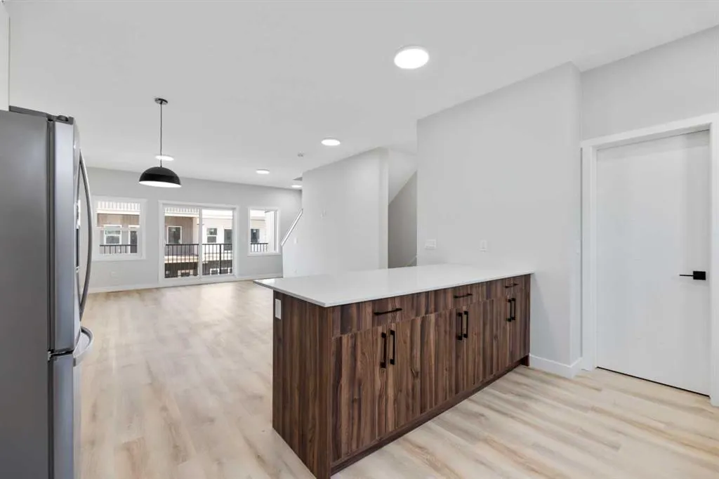 90 Corner Meadows Manor NE, #502