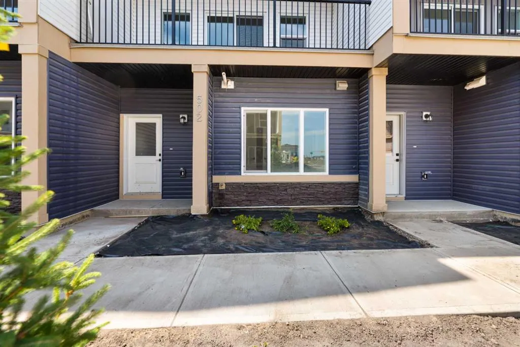 90 Corner Meadows Manor NE, #502