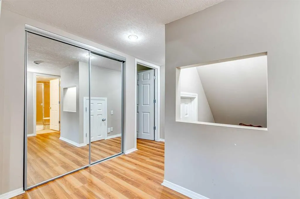 214 Springmere Close