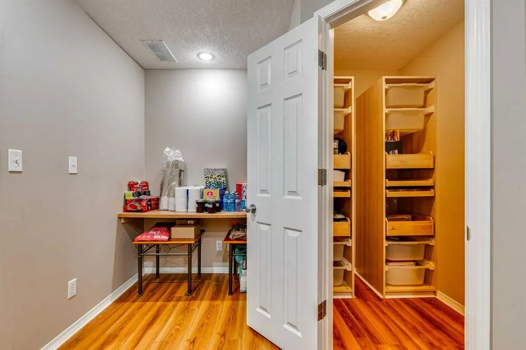 214 Springmere Close