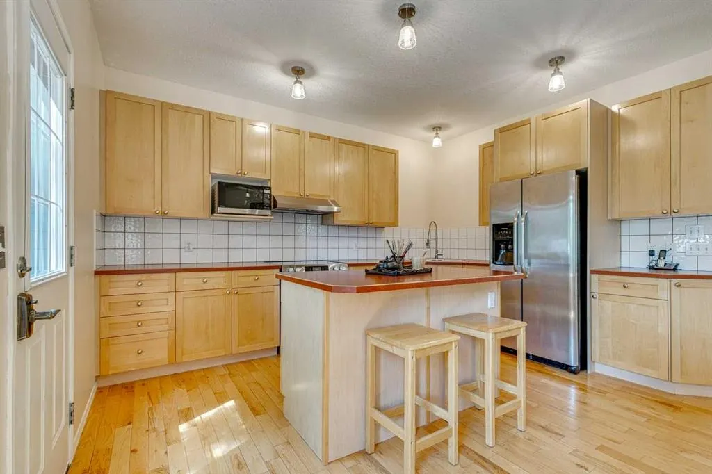 214 Springmere Close