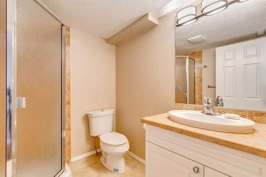 214 Springmere Close