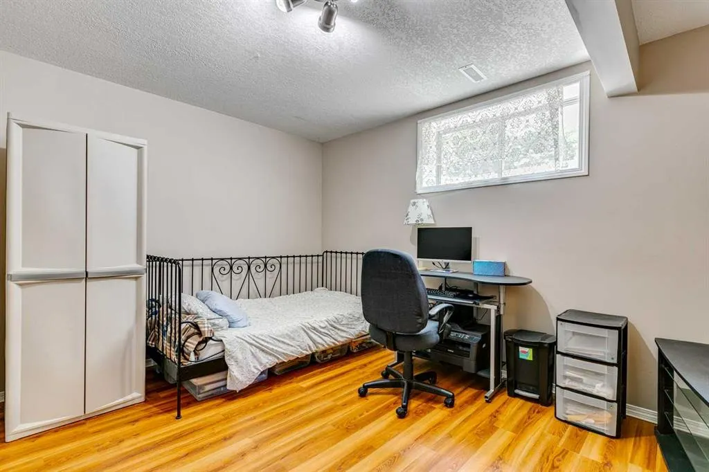 214 Springmere Close