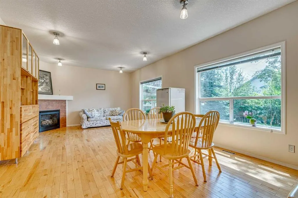 214 Springmere Close