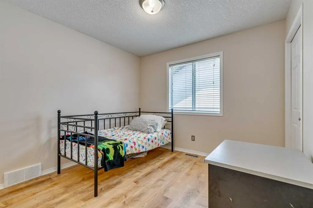 214 Springmere Close