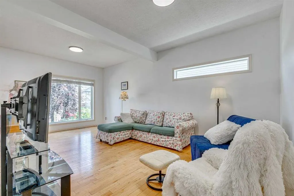 214 Springmere Close