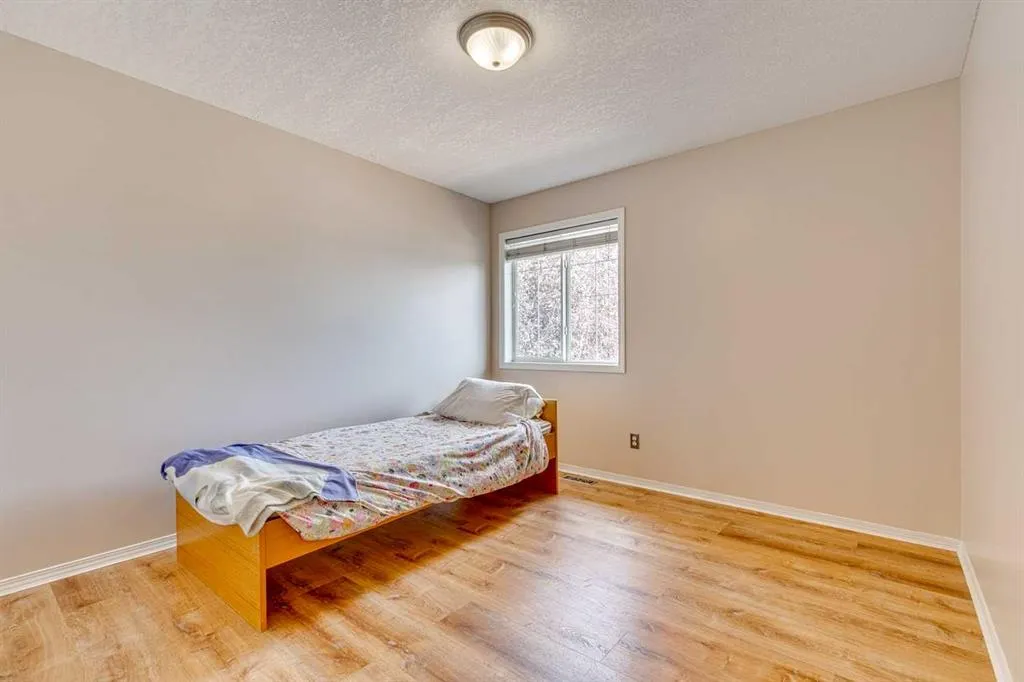 214 Springmere Close
