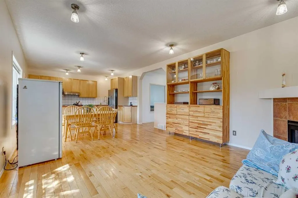 214 Springmere Close