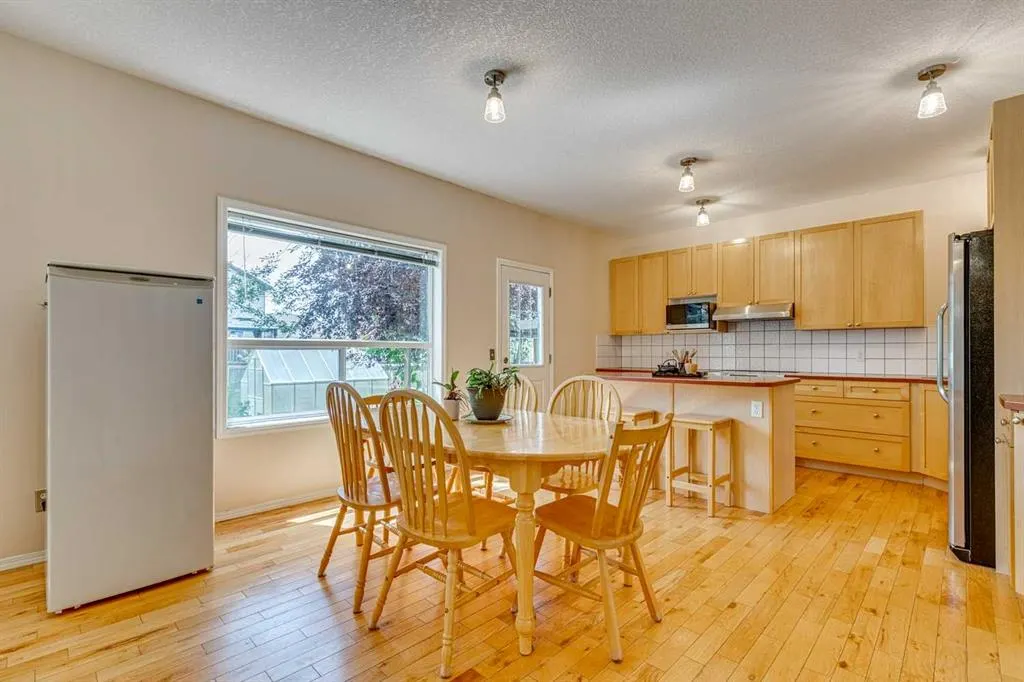 214 Springmere Close