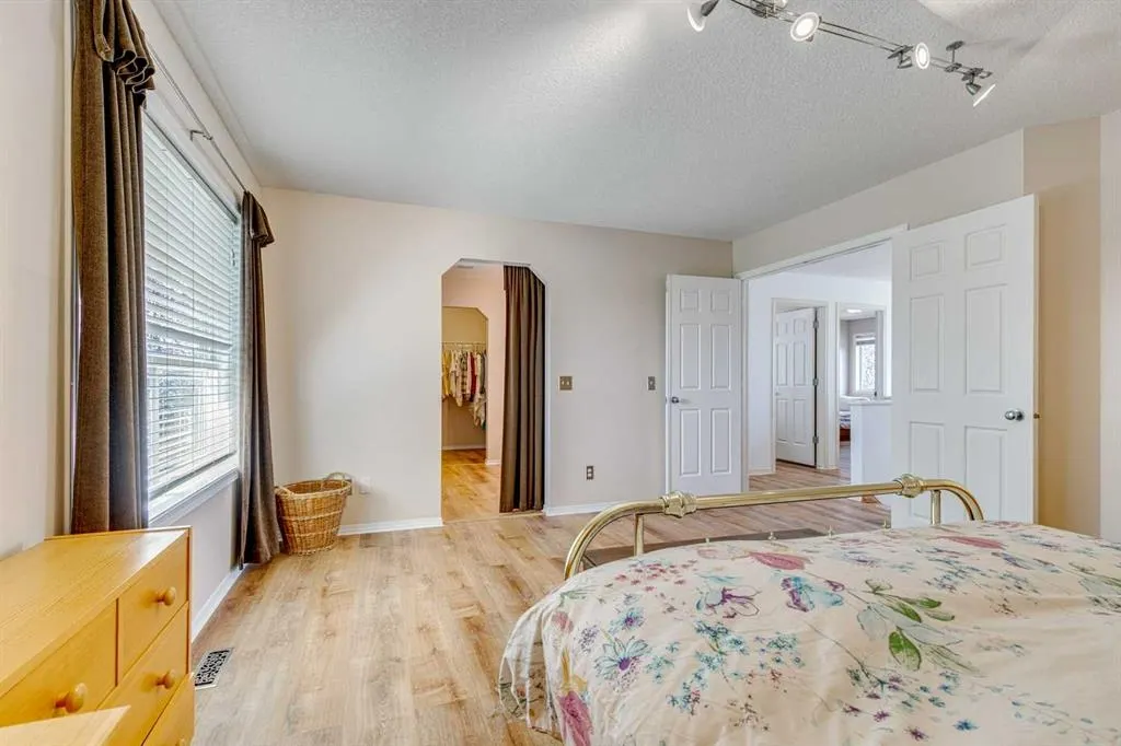 214 Springmere Close