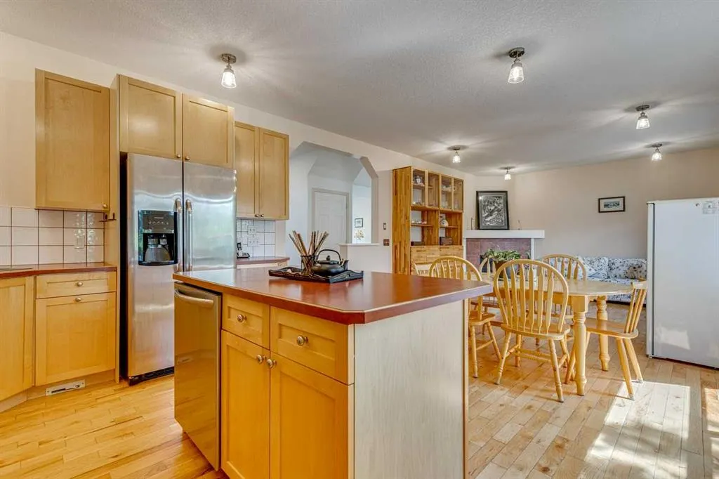 214 Springmere Close