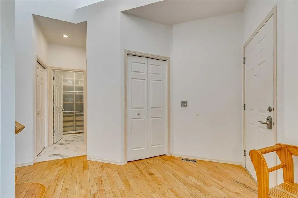 214 Springmere Close