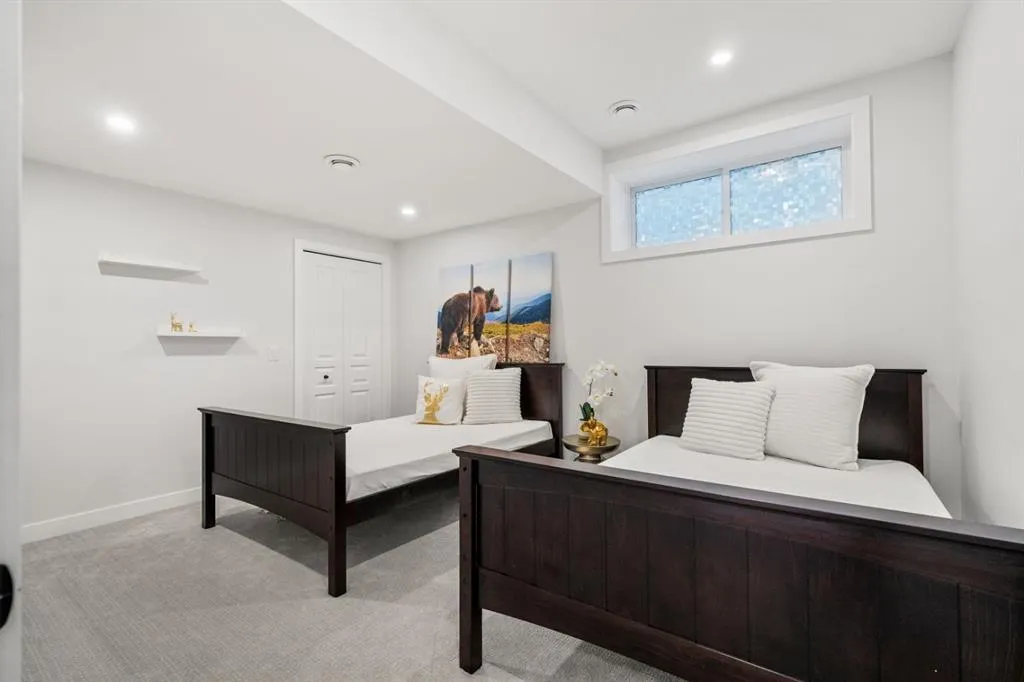 24 Masters Court SE