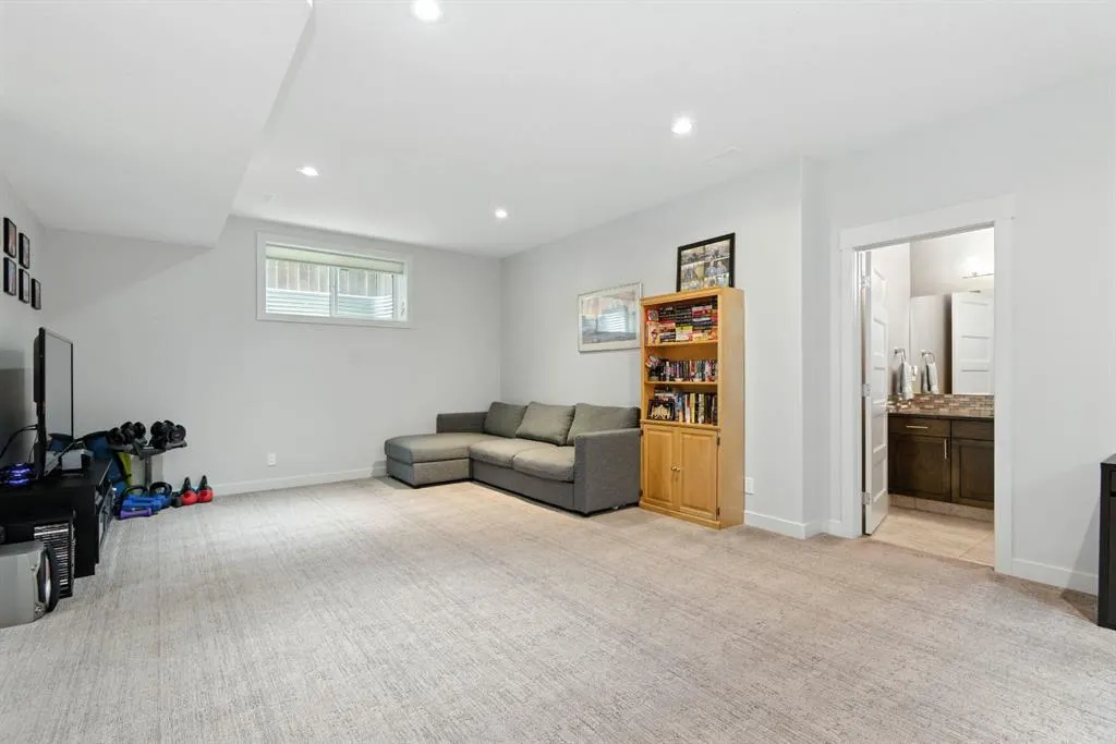 7 Vancouver Crescent