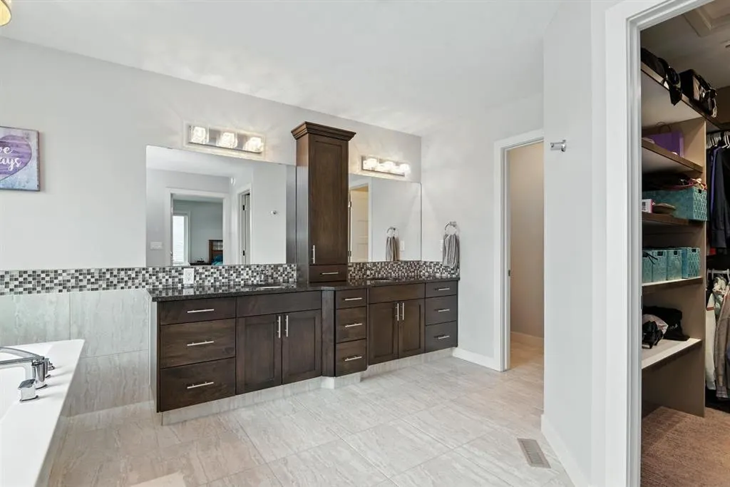 7 Vancouver Crescent