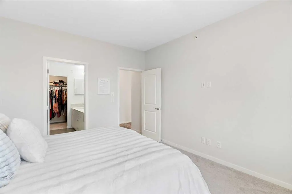 300 Harvest Hills Place NE, #402