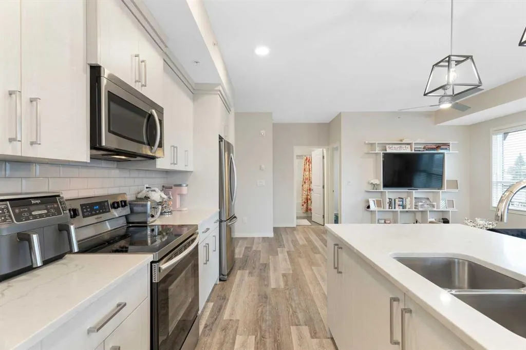 300 Harvest Hills Place NE, #402