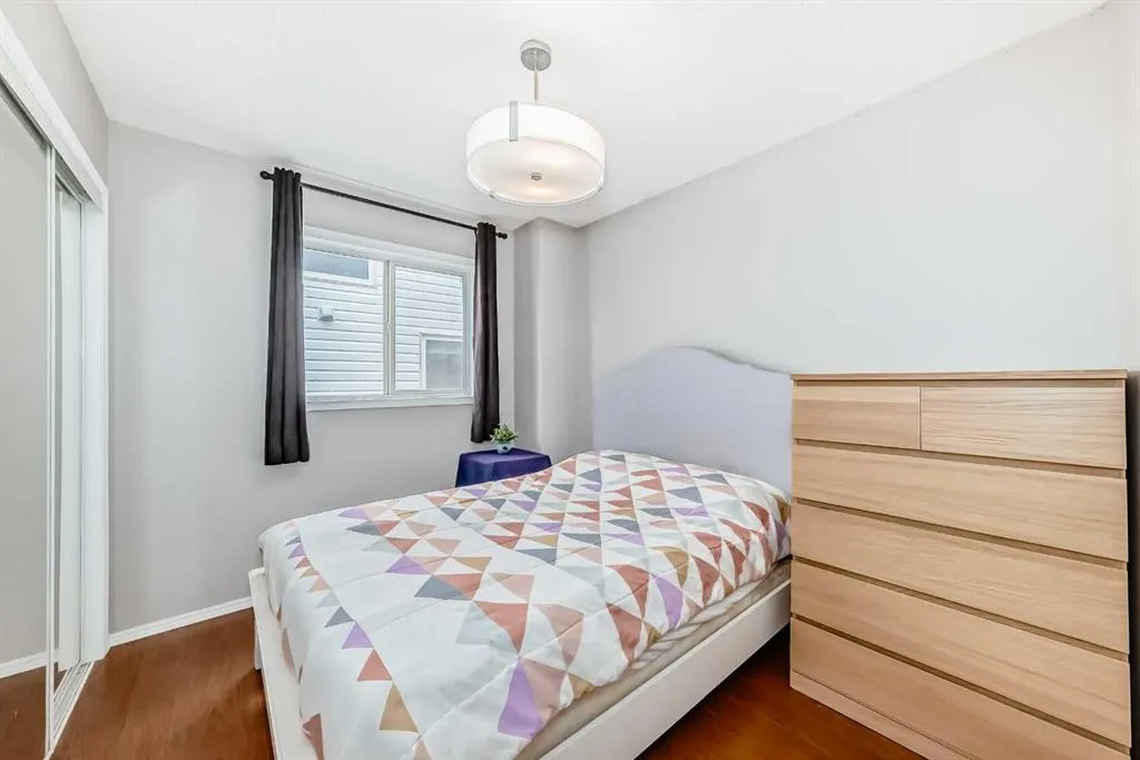 401 Strathford Bay