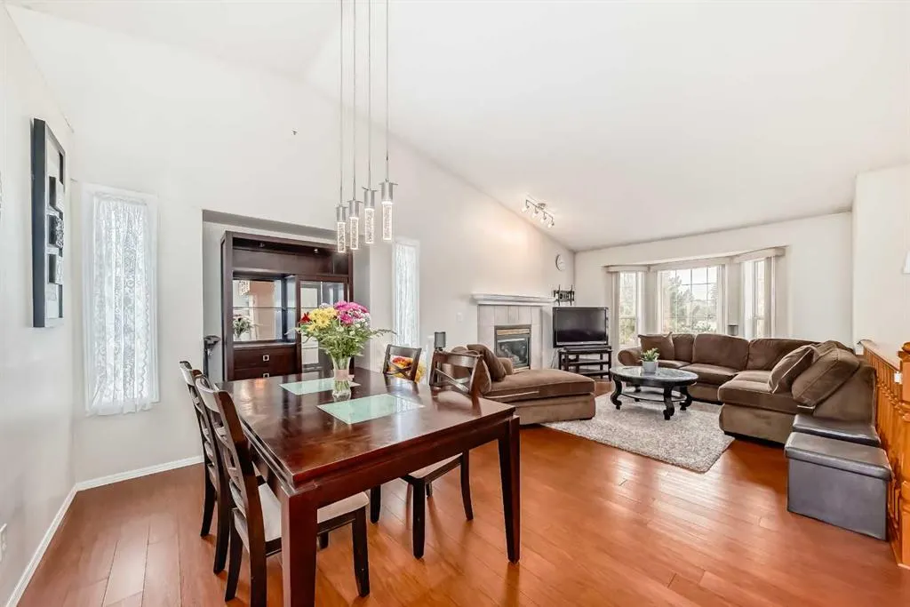 401 Strathford Bay