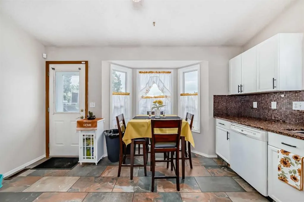 401 Strathford Bay