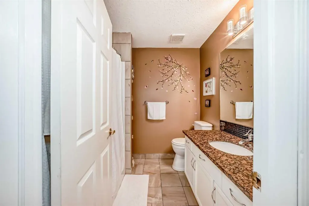 401 Strathford Bay