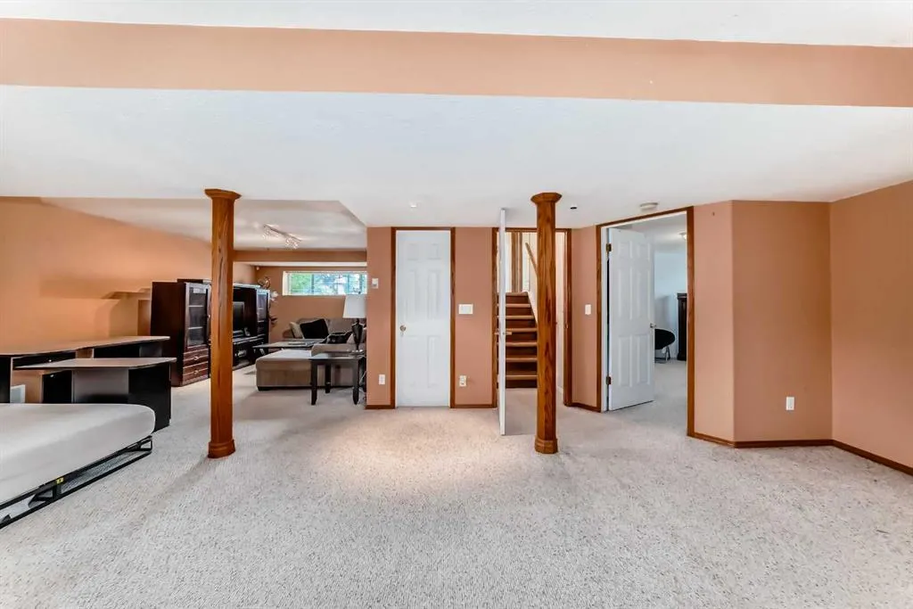 401 Strathford Bay