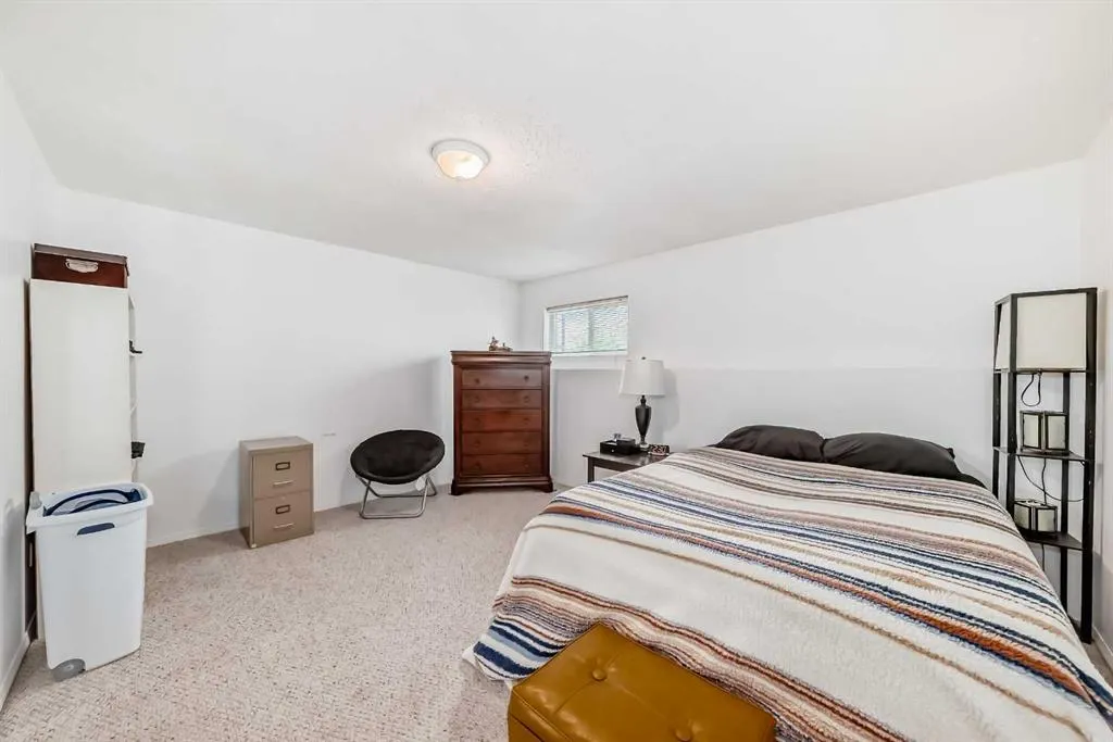 401 Strathford Bay