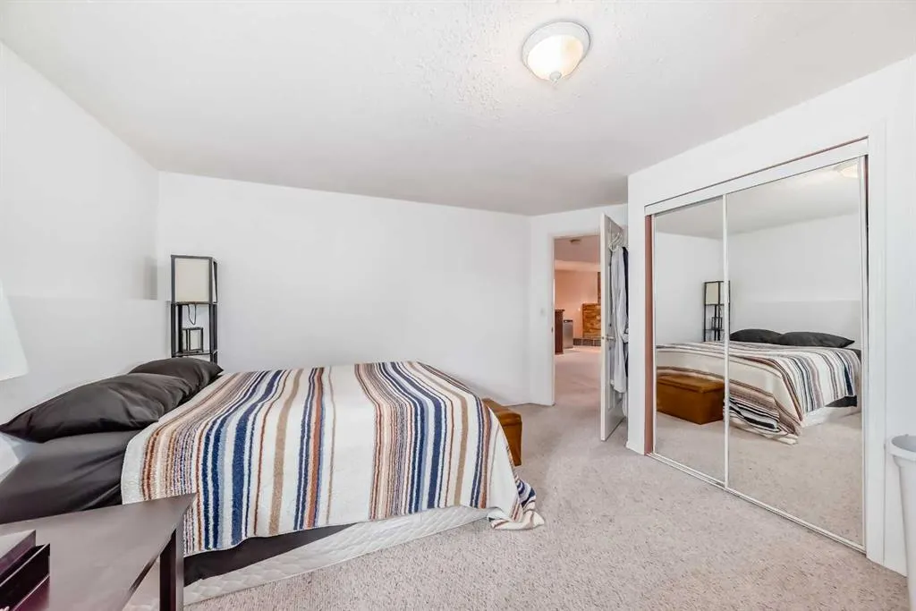 401 Strathford Bay