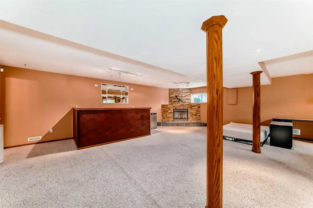 401 Strathford Bay