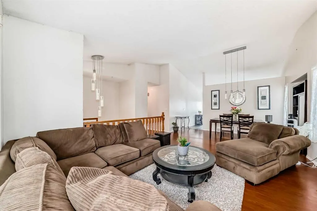 401 Strathford Bay