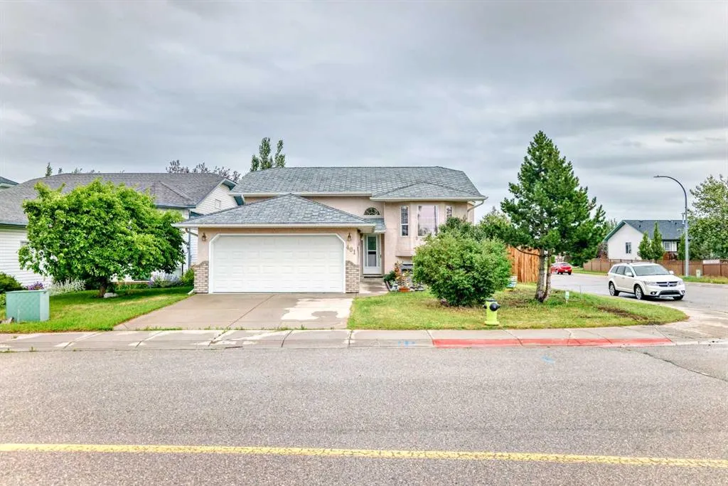401 Strathford Bay