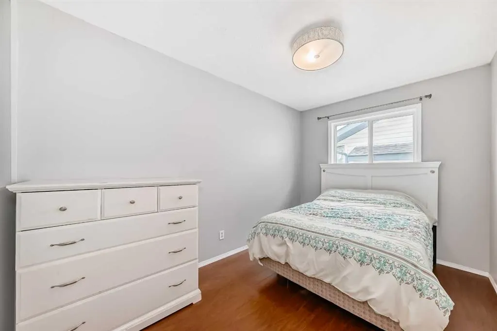 401 Strathford Bay