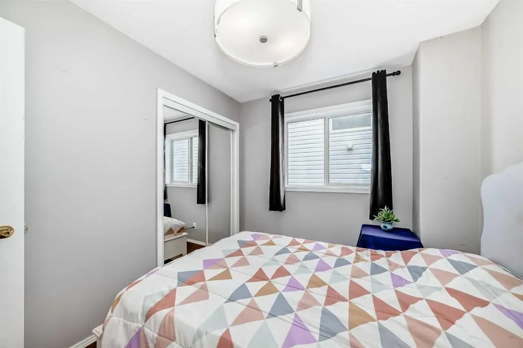 401 Strathford Bay