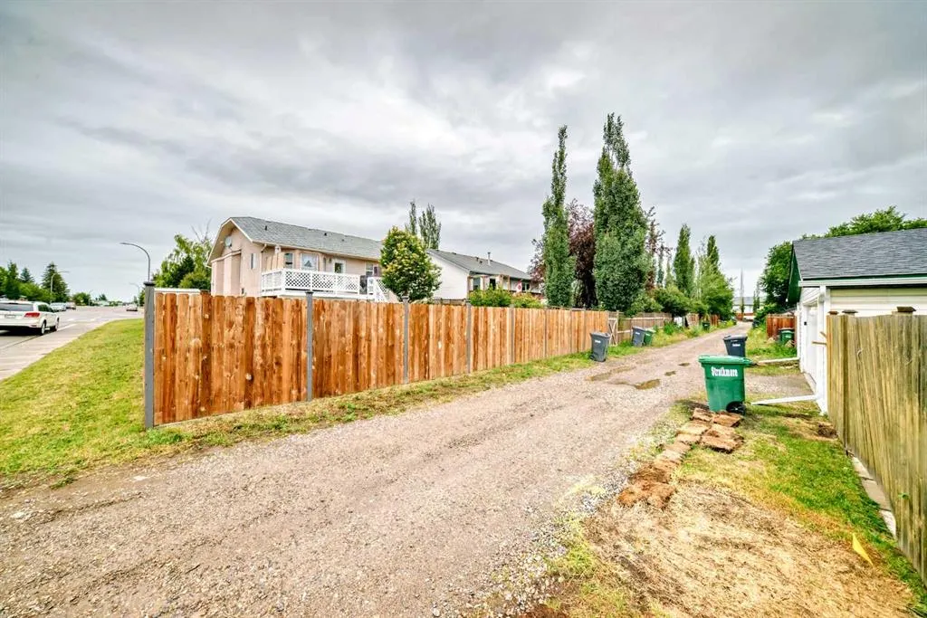401 Strathford Bay